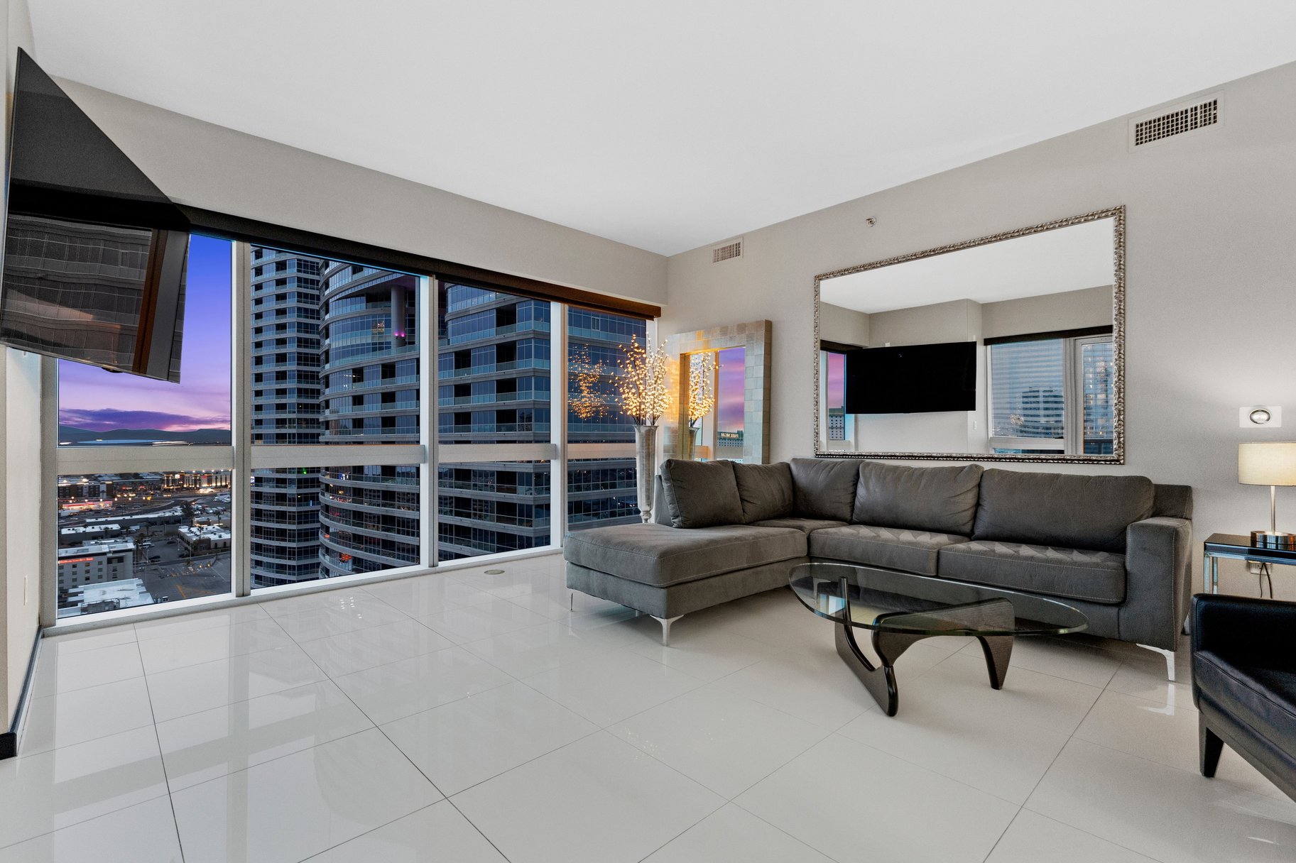  Own Your Very Own Piece of The Strip - 物件實景