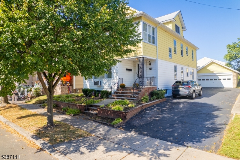 Garwood Boro, New Jersey, 07027, United States, 5 Bedrooms Bedrooms, ,2 BathroomsBathrooms,Residential,For Sale,1987528