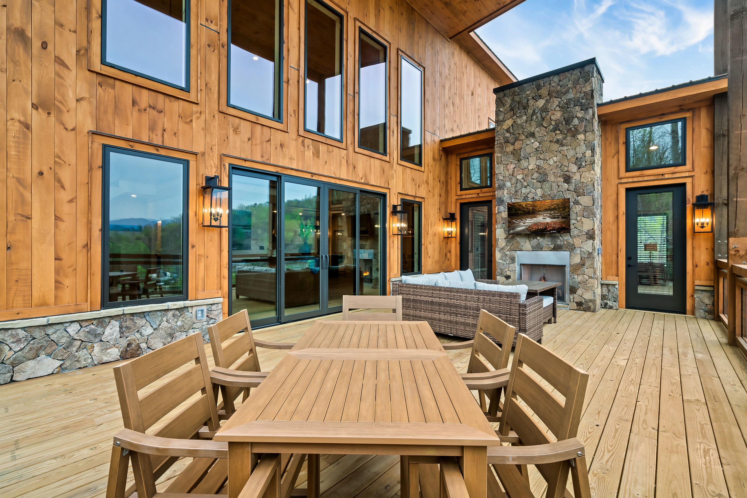 Gatlinburg, Tennessee, 37738, United States, 5 Bedrooms Bedrooms, ,4 BathroomsBathrooms,Residential,For Sale,1920322
