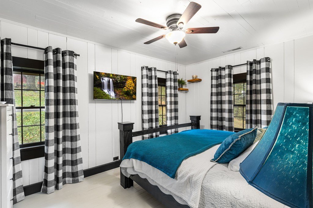 Brasstown, North Carolina, 28902, United States, 3 Bedrooms Bedrooms, ,3 BathroomsBathrooms,Residential,For Sale,1986118