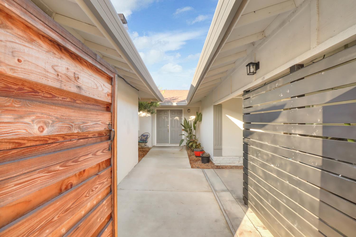 Sacramento, California, 95826, United States, 3 Bedrooms Bedrooms, ,2 BathroomsBathrooms,Residential,For Sale,1991468