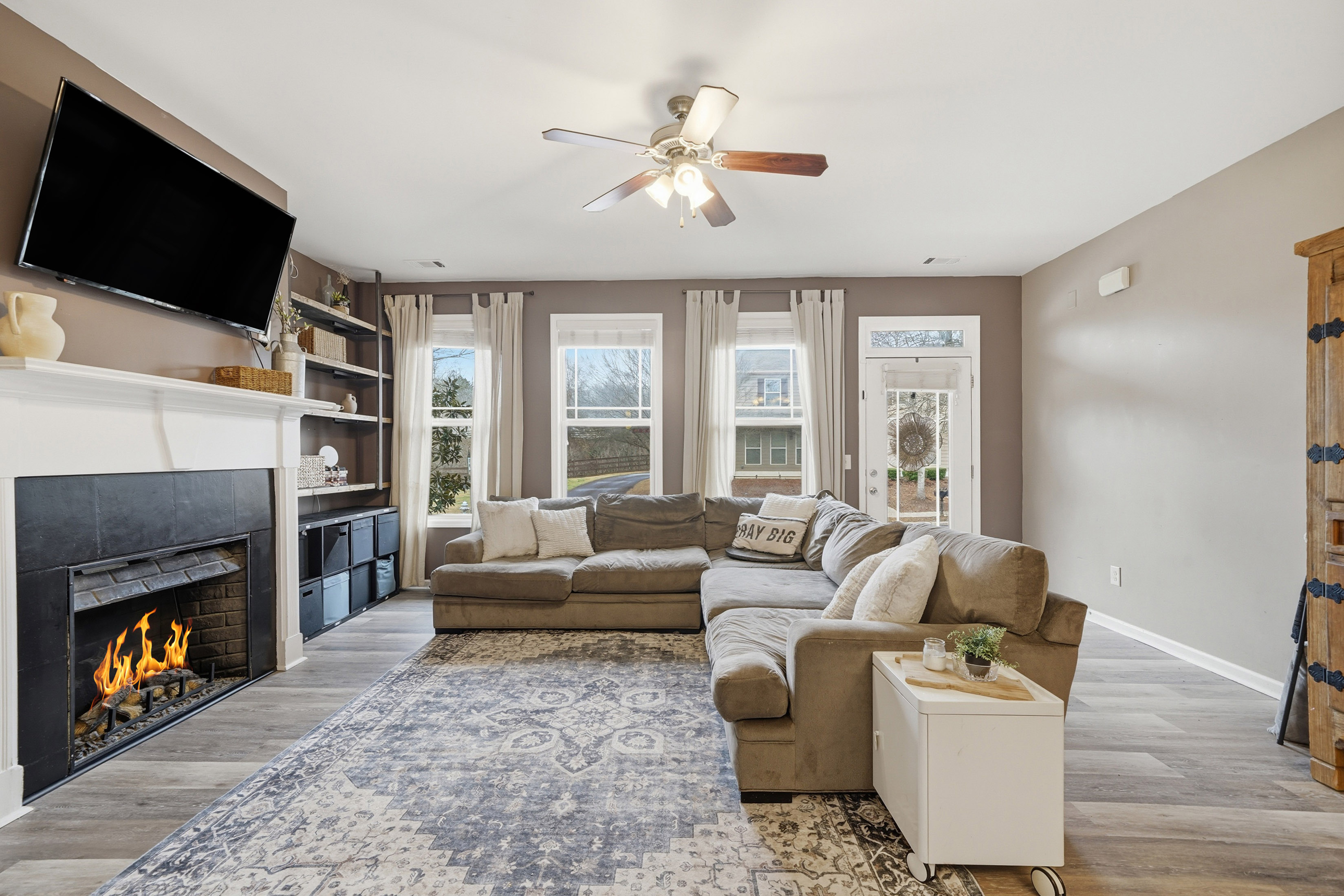 Charming End-Unit Townhome at the End of a Peaceful Cul-de-Sac - 物件實景