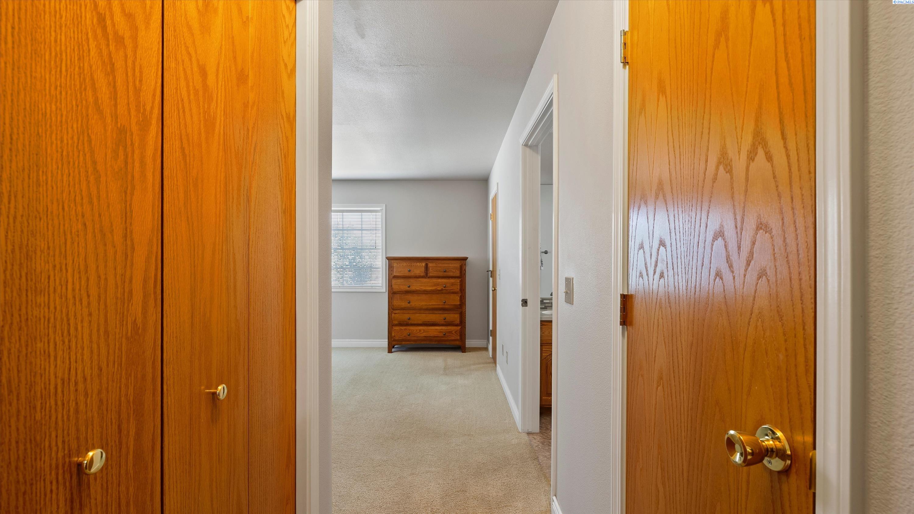 Prosser, Washington, 99350, United States, 3 Bedrooms Bedrooms, ,3 BathroomsBathrooms,Residential,For Sale,1867442