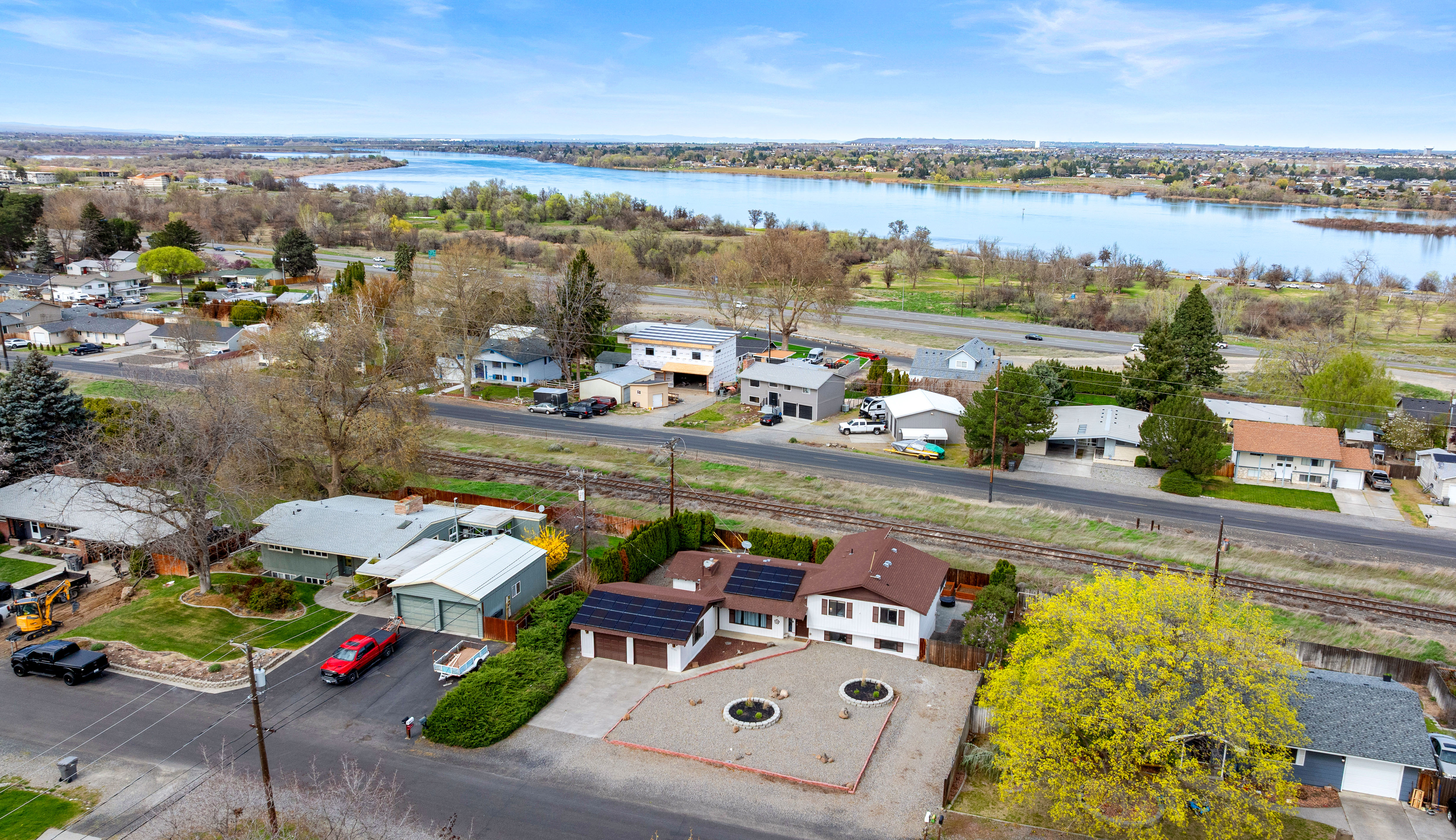  Stunning Views & Solar Panel Efficiency - 物件實景
