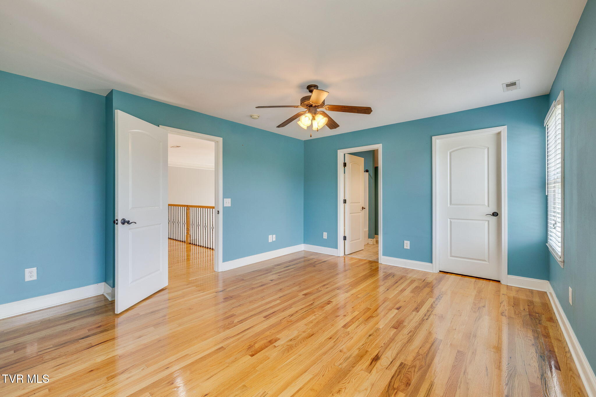 Kingsport, Tennessee, 37660, United States, 3 Bedrooms Bedrooms, ,4 BathroomsBathrooms,Residential,For Sale,1984458