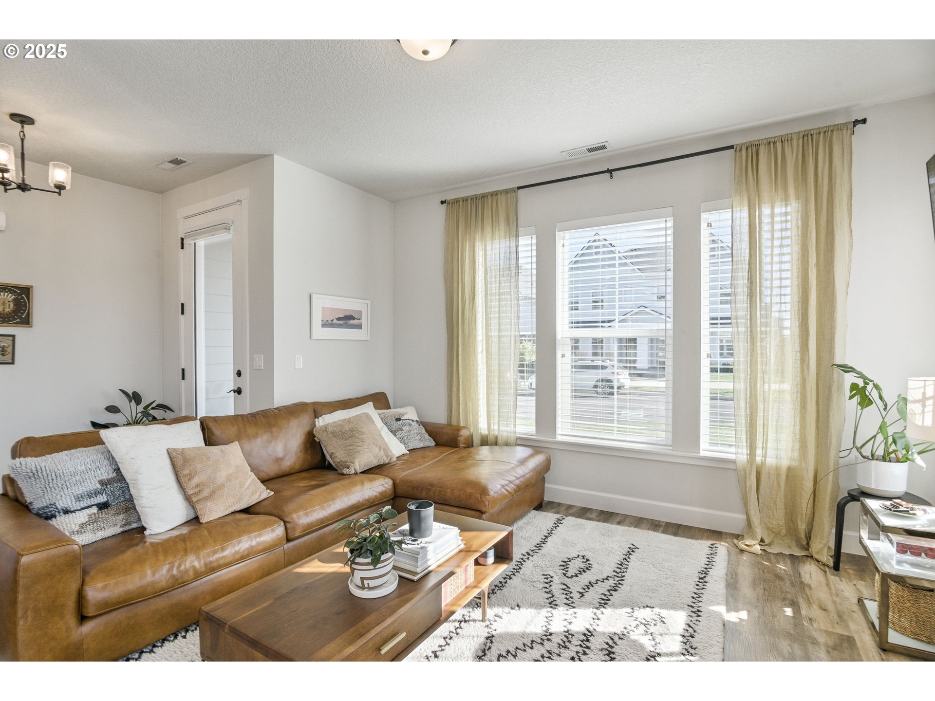 Hillsboro, Oregon, 97123, United States, 3 Bedrooms Bedrooms, ,2 BathroomsBathrooms,Residential,For Sale,1967879