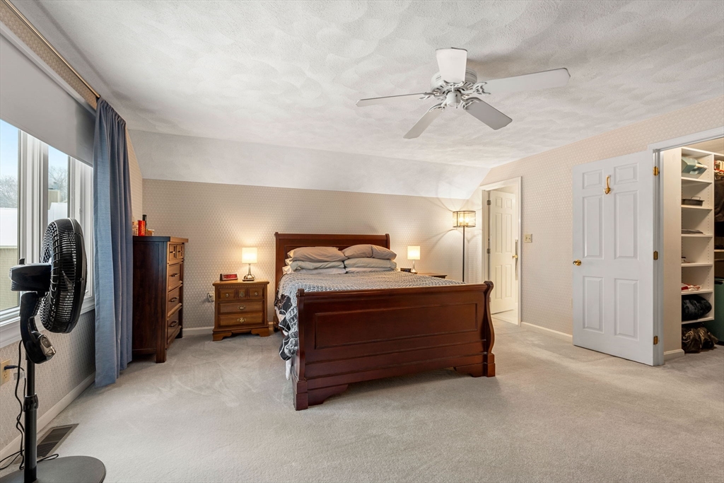 Haverhill, Massachusetts, 01830, United States, 2 Bedrooms Bedrooms, ,3 BathroomsBathrooms,Residential,For Sale,2001775