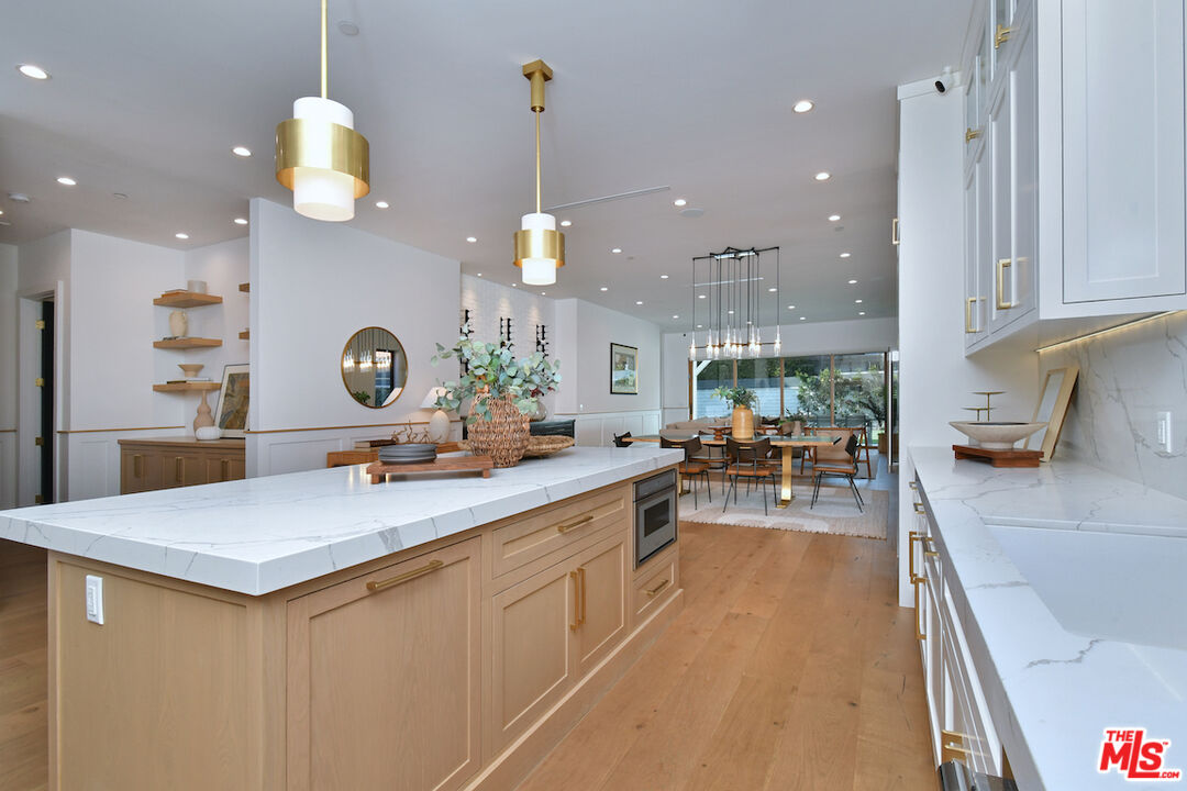 Encino, California, 91316, United States, 4 Bedrooms Bedrooms, ,5 BathroomsBathrooms,Residential,For Sale,2002982