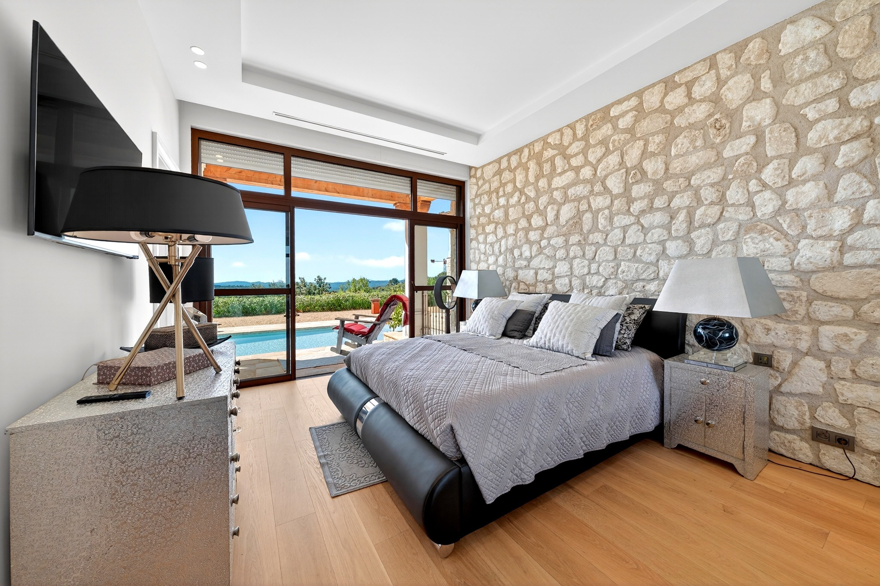  Roquefort-les-Pins villa with pool, 4 bedrooms and open views near Nice airport… - 物件實景