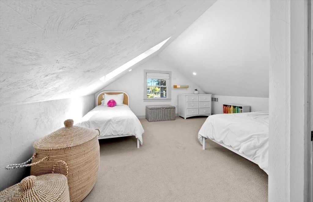 Duxbury, Massachusetts, 02332, United States, 3 Bedrooms Bedrooms, ,1 BathroomBathrooms,Residential,For Sale,1940191