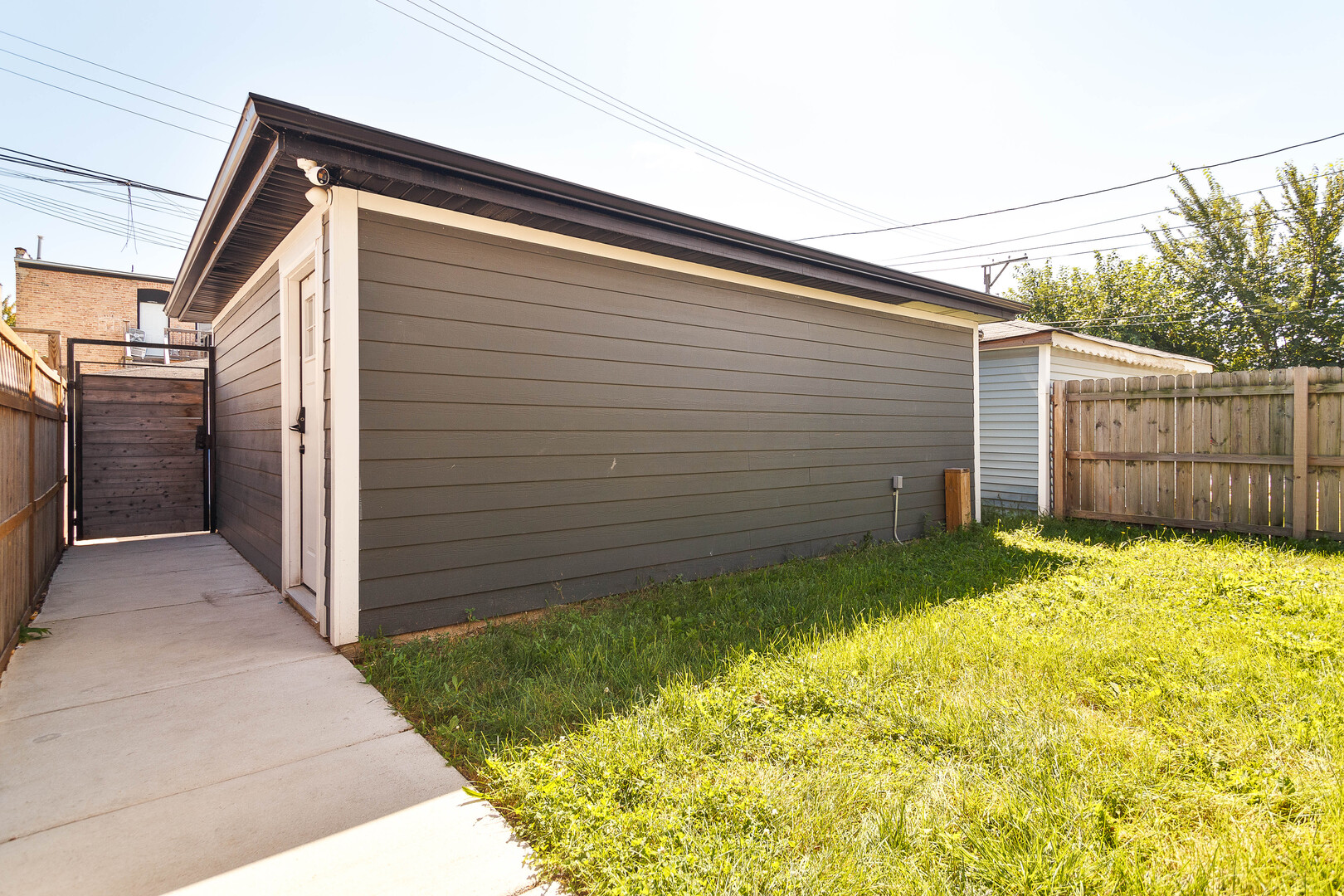 Chicago, Illinois, 60651, United States, 5 Bedrooms Bedrooms, ,6 BathroomsBathrooms,Residential,For Sale,1988146