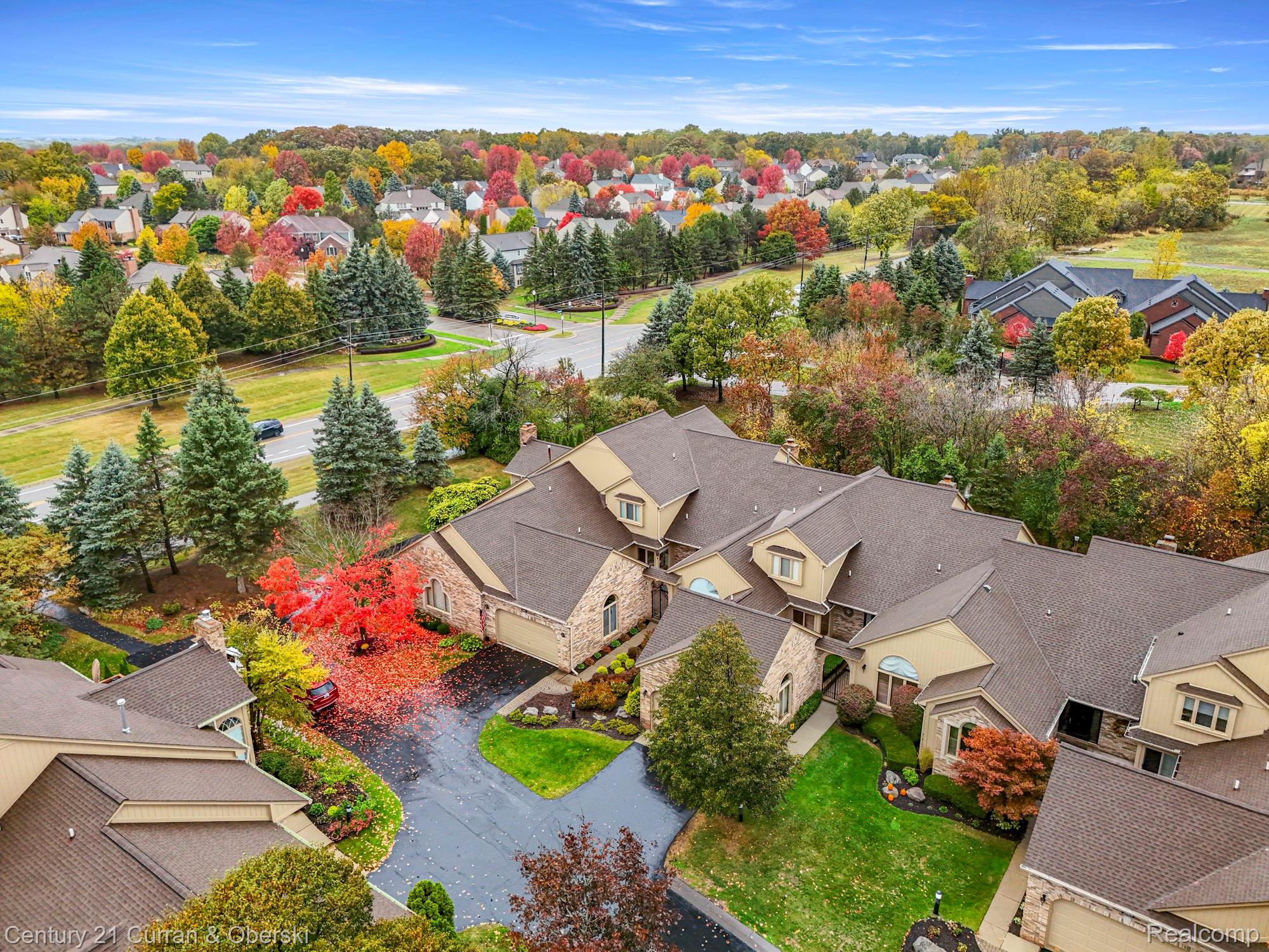 Shelby Charter Township, Michigan, 48316, United States, 2 Bedrooms Bedrooms, ,4 BathroomsBathrooms,Residential,For Sale,1977088