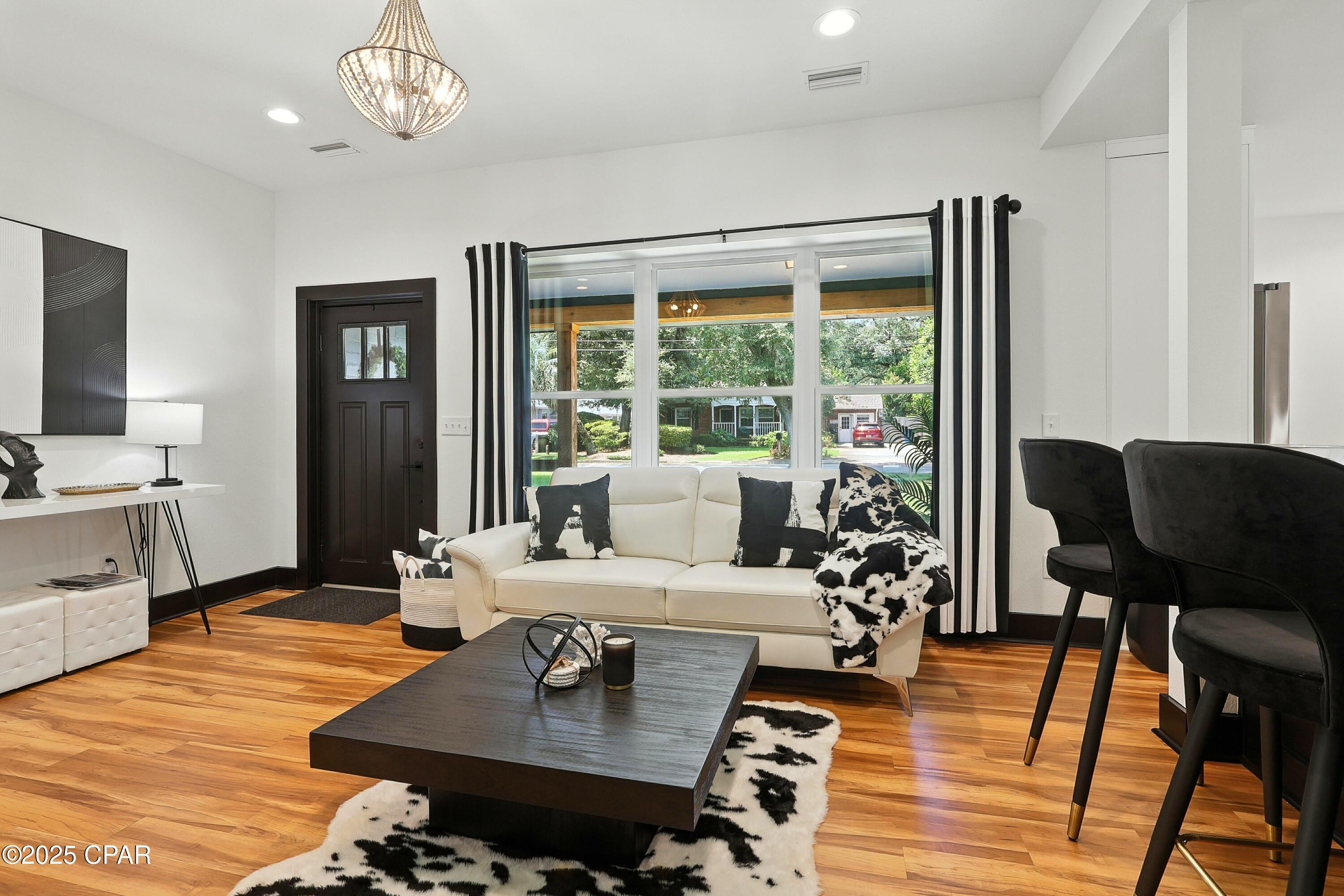 Panama City, Florida, 32401, United States, 4 Bedrooms Bedrooms, ,3 BathroomsBathrooms,Residential,For Sale,1911337