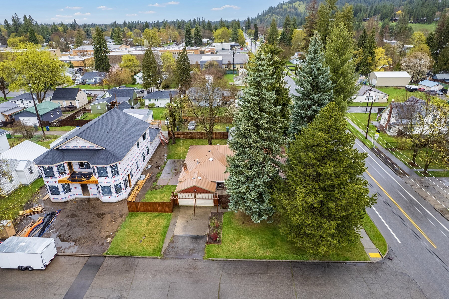  Your Porchlight in the Trees - 物件實景