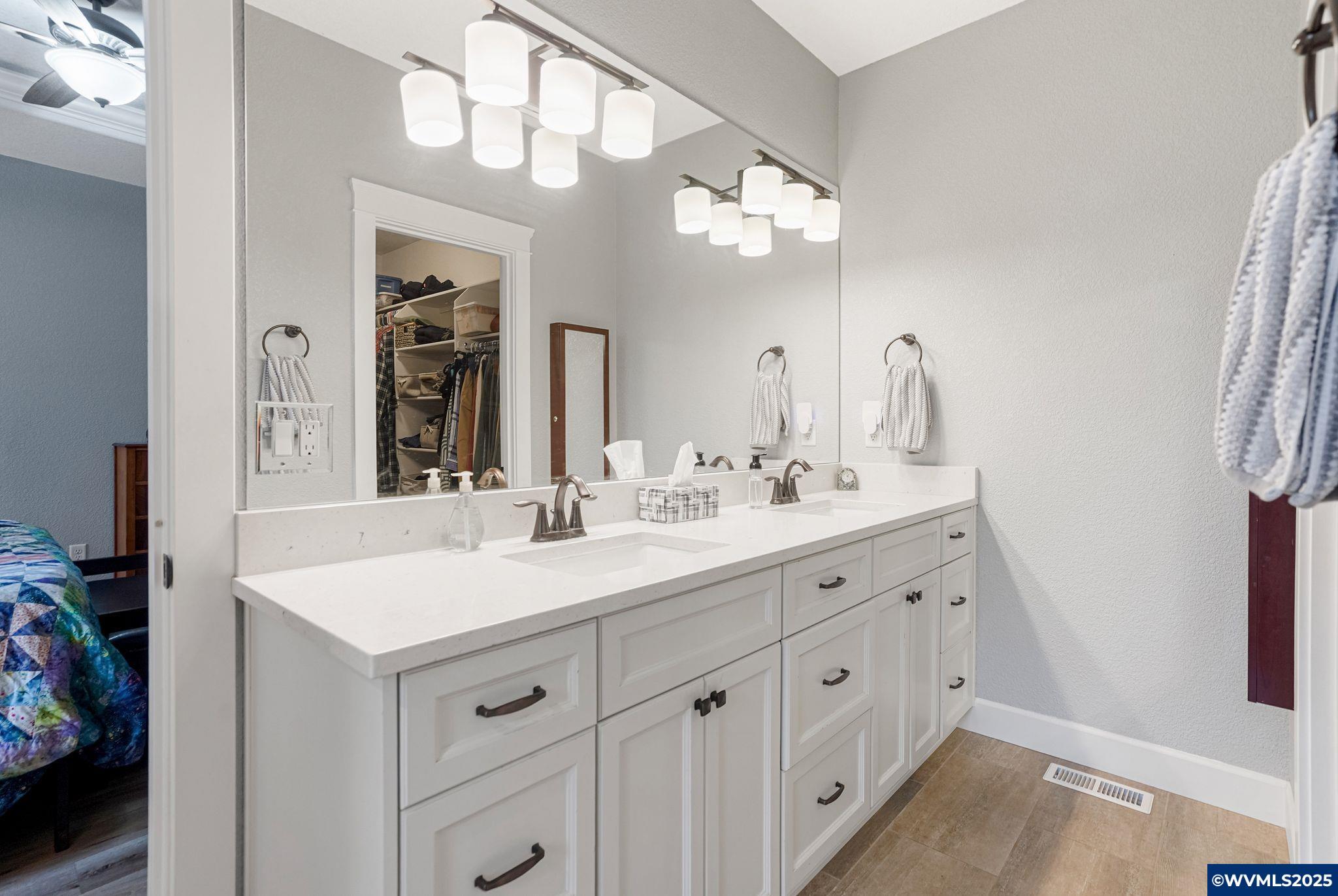 Dallas, Oregon, 97338, United States, 4 Bedrooms Bedrooms, ,2 BathroomsBathrooms,Residential,For Sale,1991904