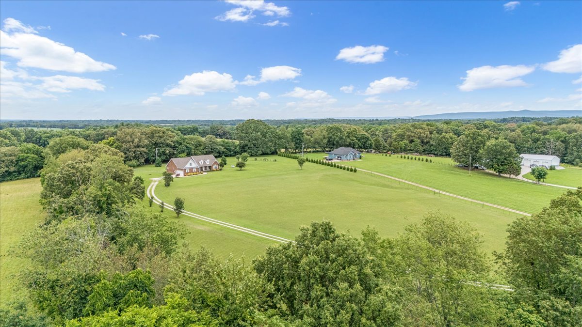 Winchester, Tennessee, 37398, United States, 4 Bedrooms Bedrooms, ,2 BathroomsBathrooms,Residential,For Sale,1921635