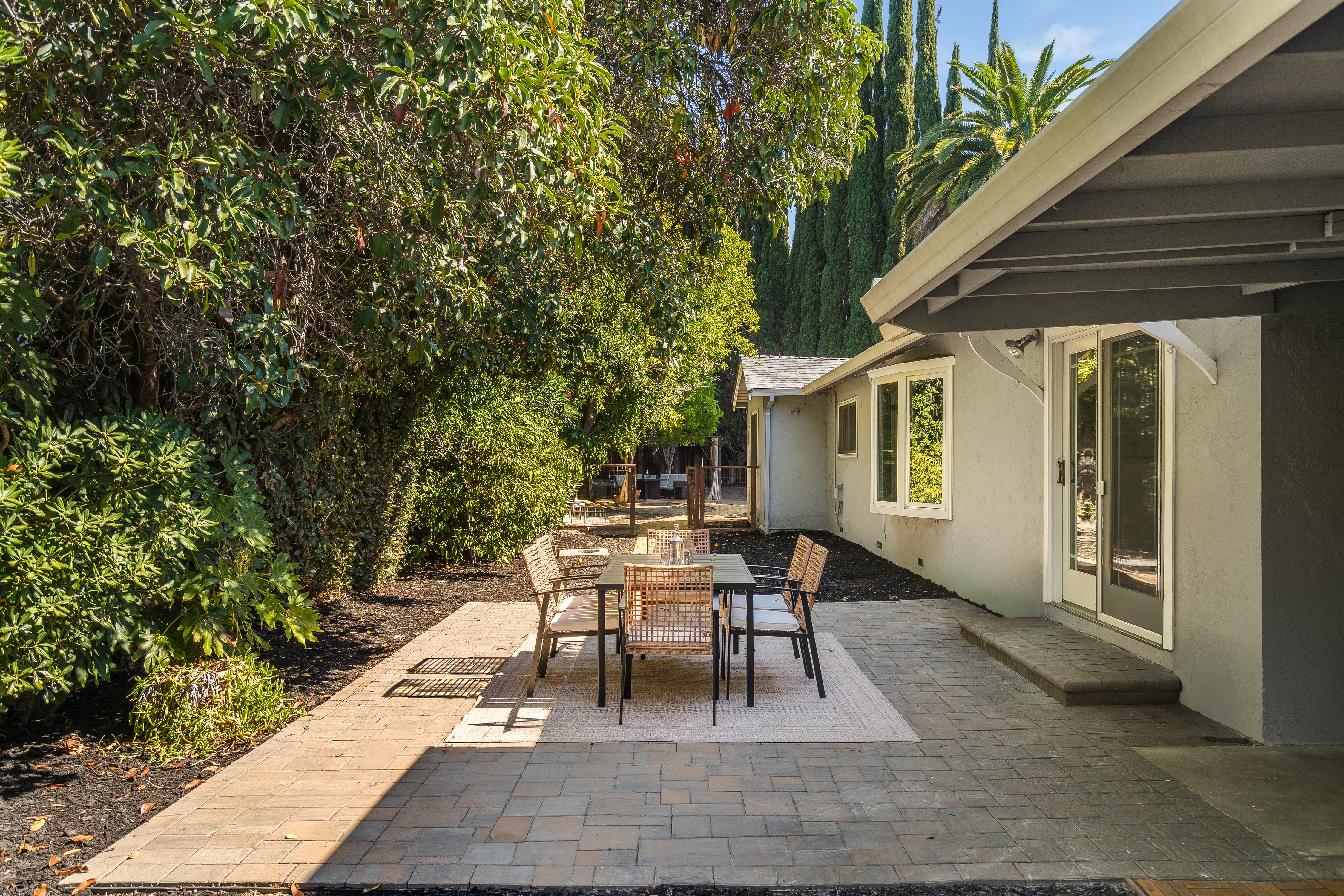  California Rancher with Privacy and Proximity - 物件實景