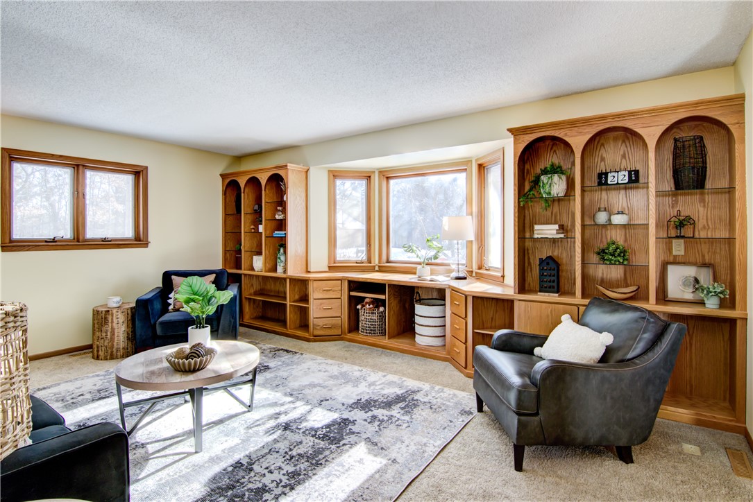 Eau Claire, Wisconsin, 54701, United States, 5 Bedrooms Bedrooms, ,4 BathroomsBathrooms,Residential,For Sale,1841509