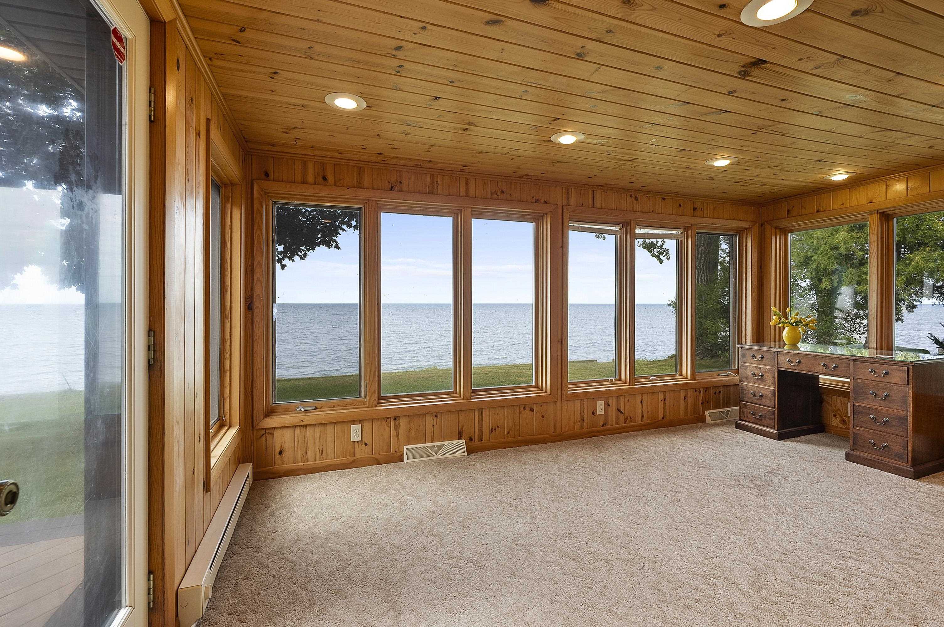 LUXEMBURG, Wisconsin, 54217, United States, 2 Bedrooms Bedrooms, ,2 BathroomsBathrooms,Residential,For Sale,1948944