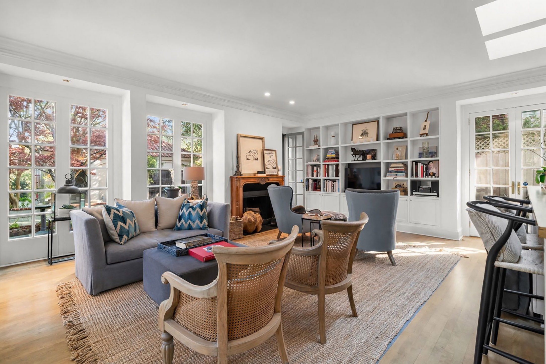  Timeless Ardmore Park Home Blends Classic Charm with Custom Renovations - 物件實景