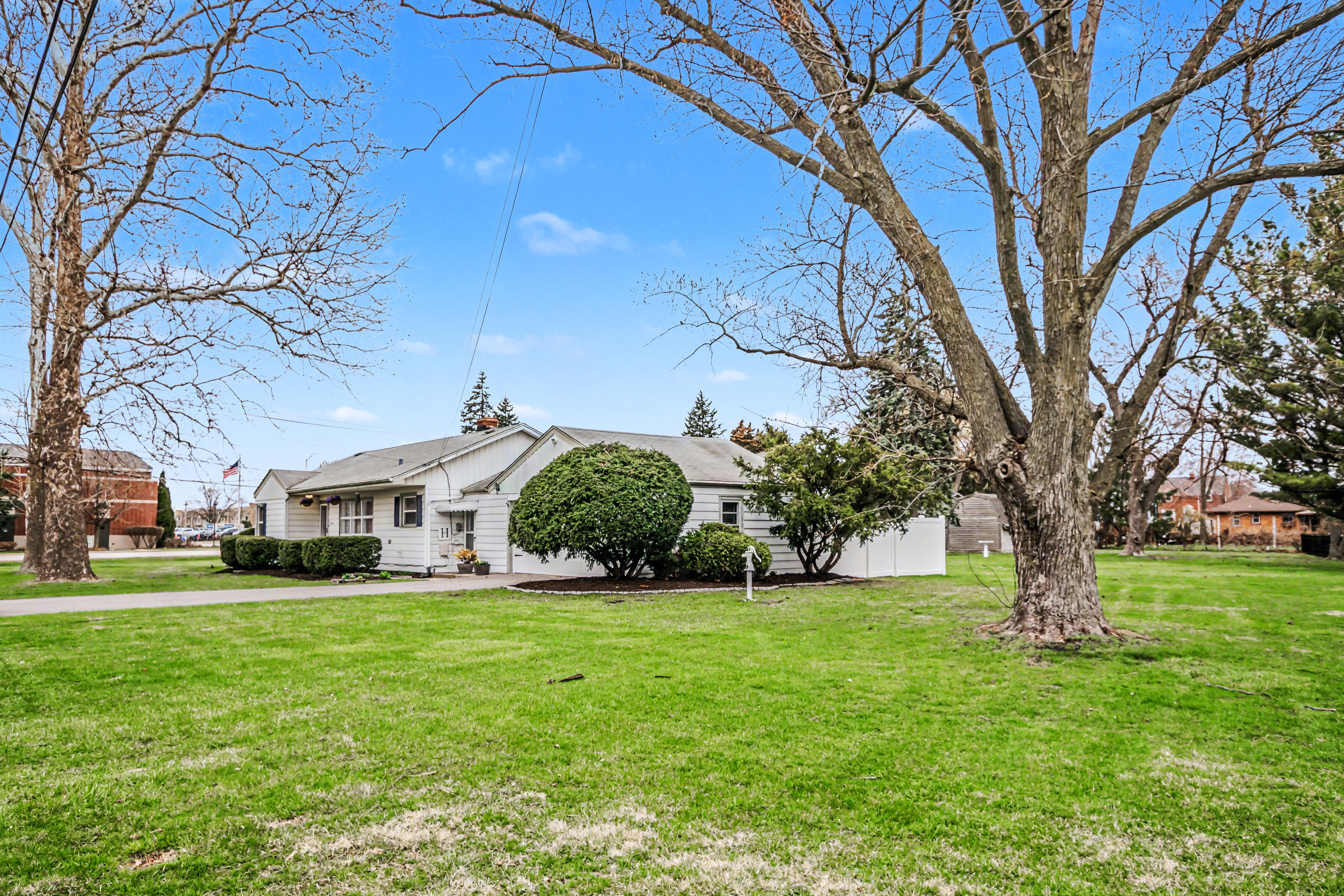  Beautifully Maintained Starter Home - 物件實景