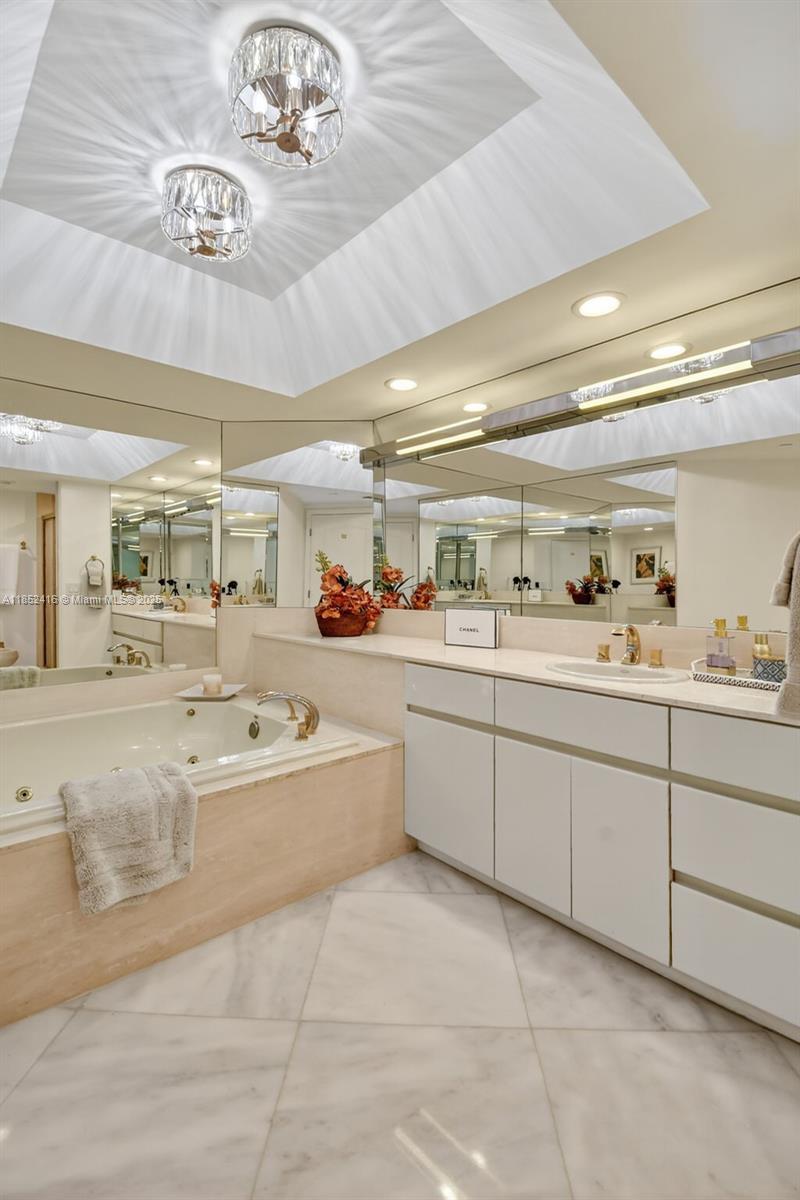 Aventura, Florida, 33160, United States, 2 Bedrooms Bedrooms, ,2 BathroomsBathrooms,Residential,For Sale,1908506