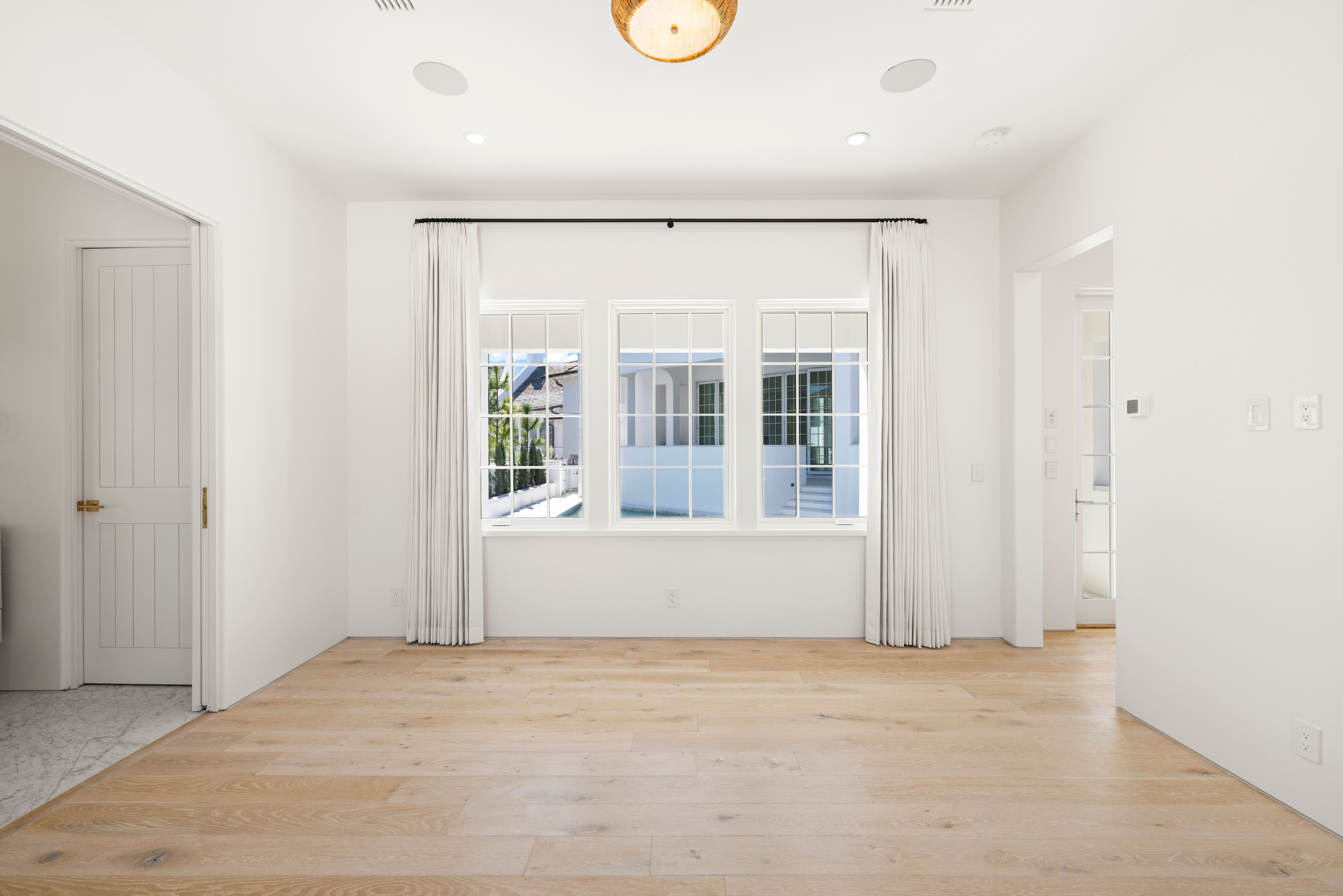  Architectural Gem With Pool And Carriage House - 物件實景