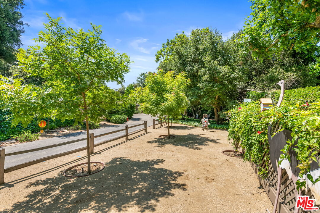 Los Angeles, California, 90049, United States, 4 Bedrooms Bedrooms, ,3 BathroomsBathrooms,Residential,For Sale,1805852