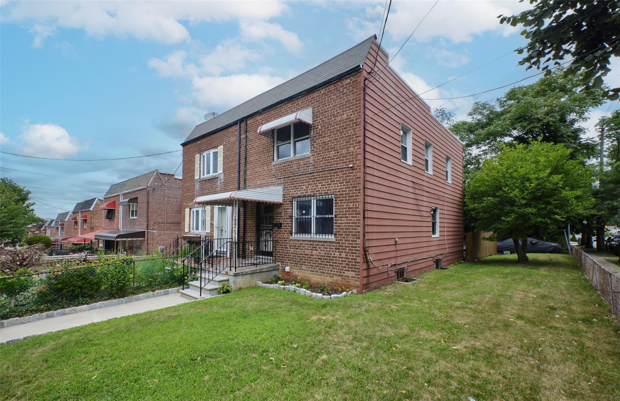 Bronx, New York, 10469, United States, 3 Bedrooms Bedrooms, ,3 BathroomsBathrooms,Residential,For Sale,1907076