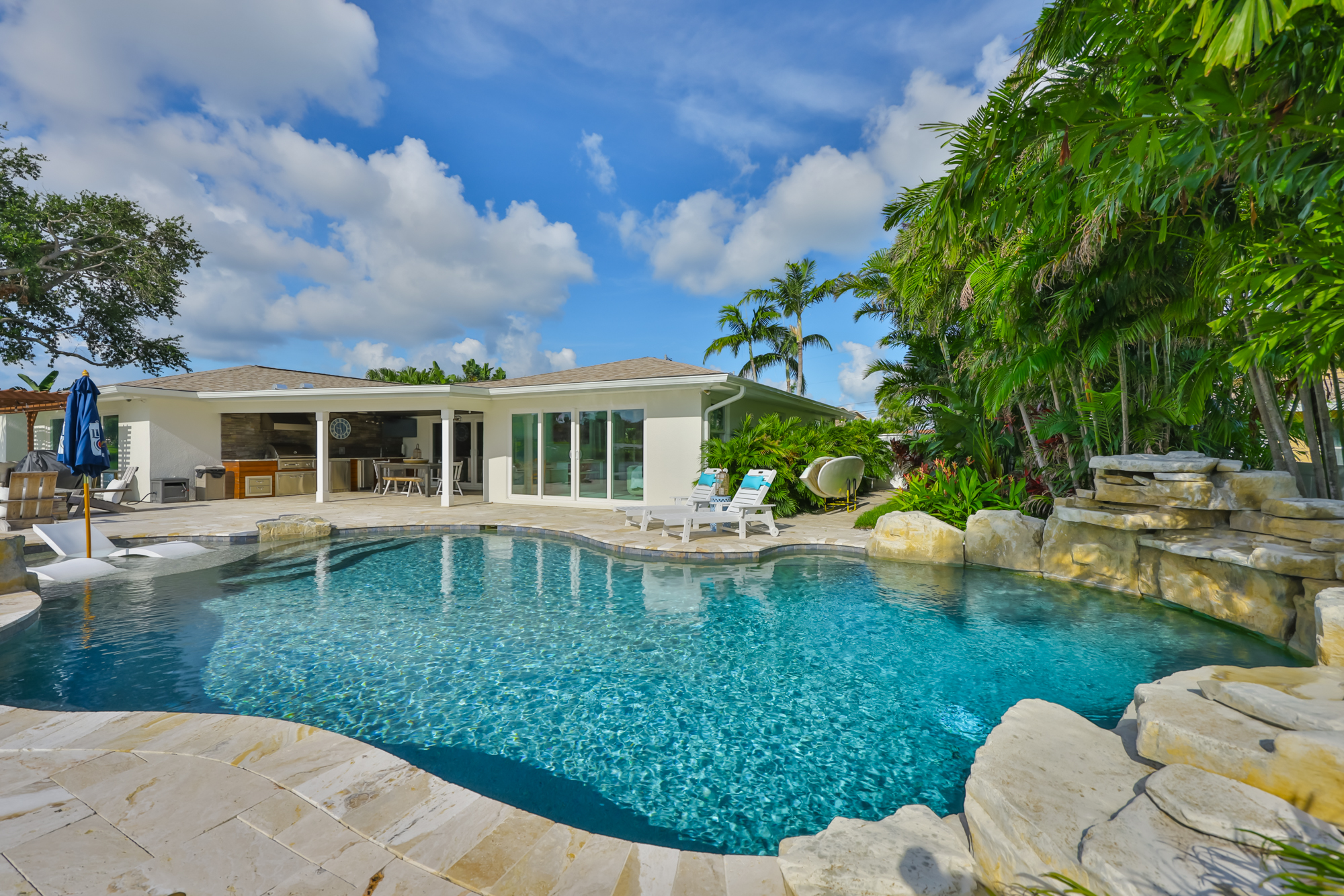 Largo, Florida, 33770, United States, 3 Bedrooms Bedrooms, ,4 BathroomsBathrooms,Residential,For Sale,1982146