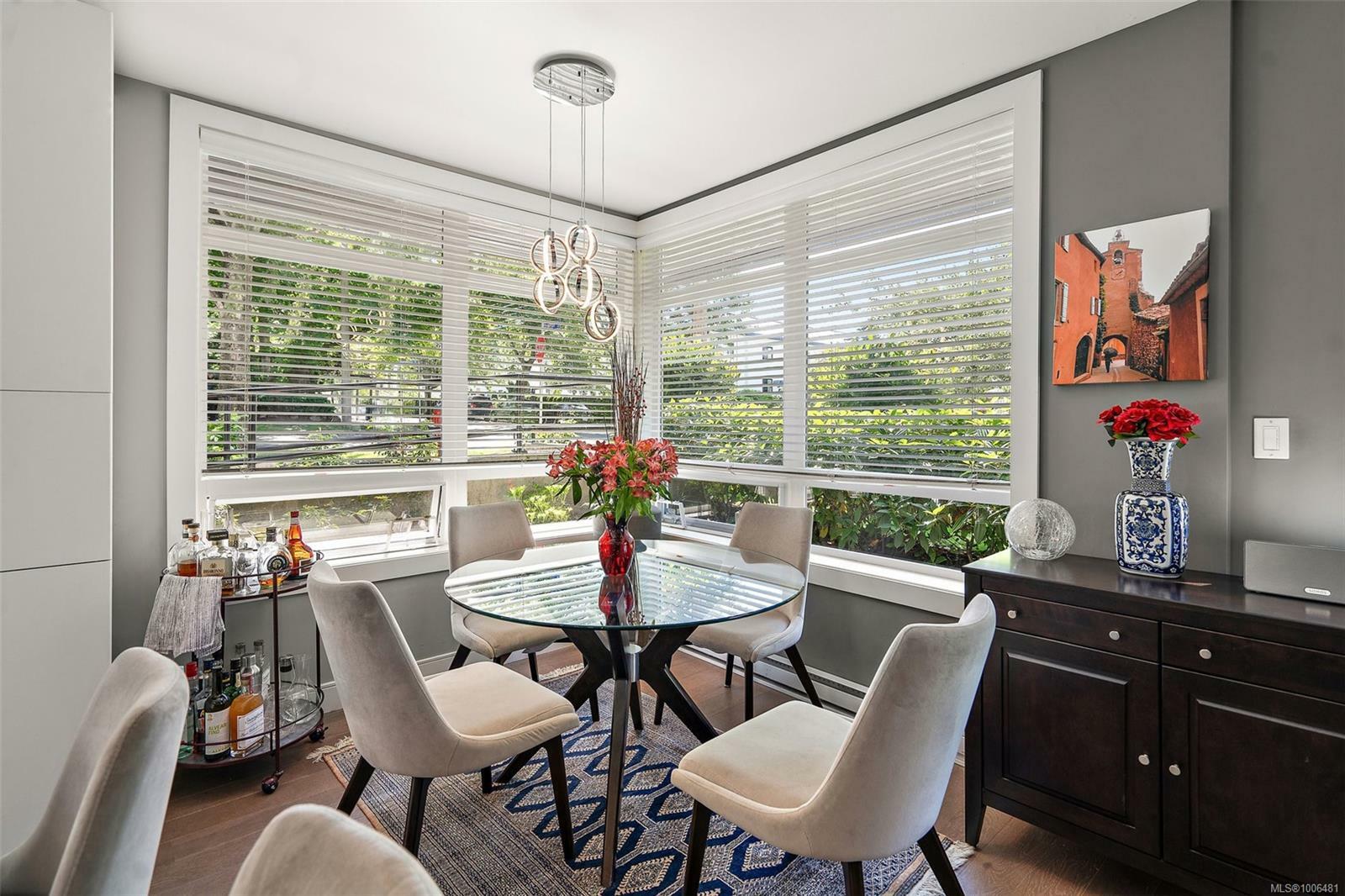 VICTORIA, British Columbia, V8V 1R5, CA, 2 Bedrooms Bedrooms, ,Residential,For Sale,1885284