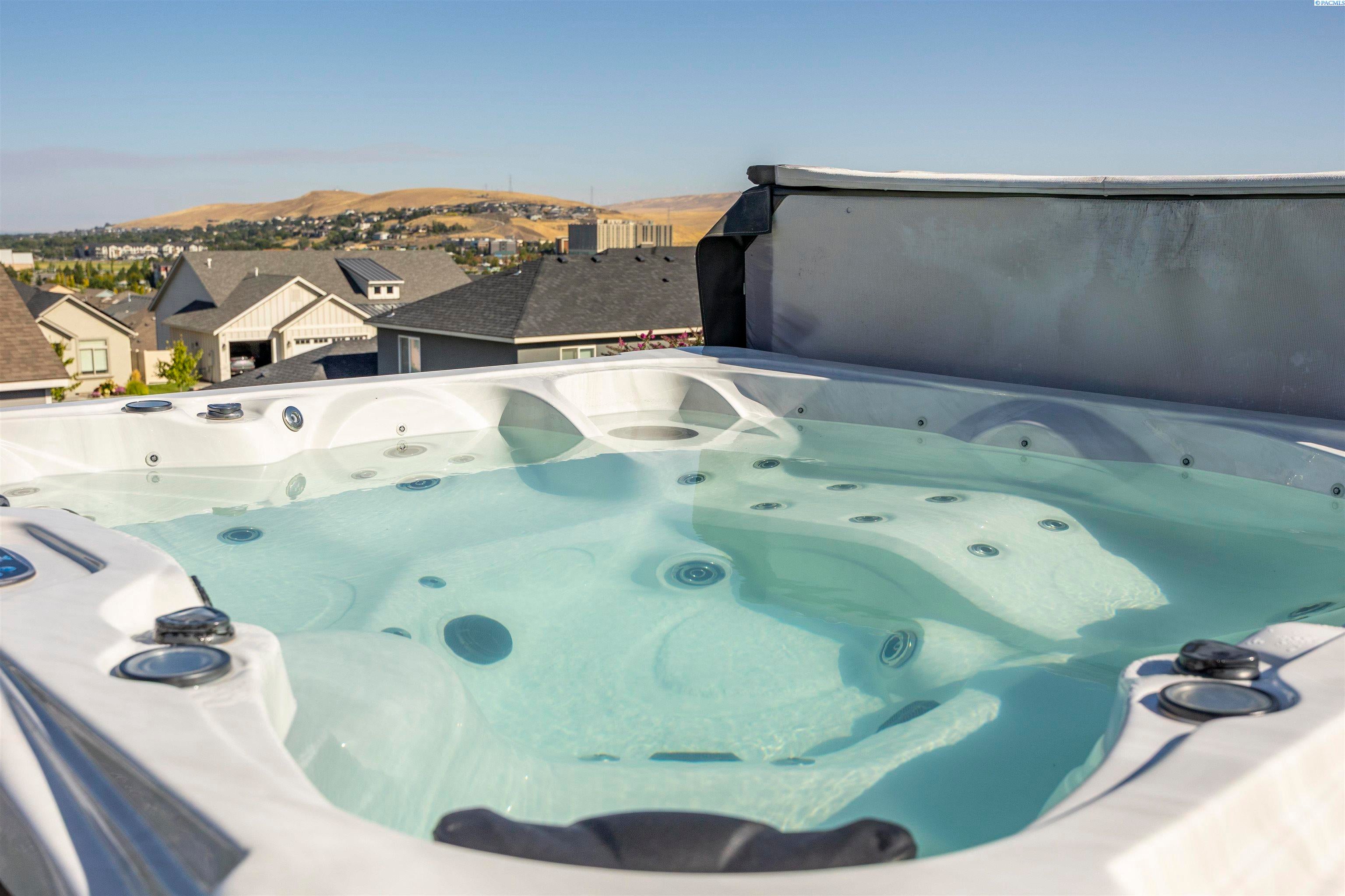 Kennewick, Washington, 99338, United States, 5 Bedrooms Bedrooms, ,3 BathroomsBathrooms,Residential,For Sale,1914232