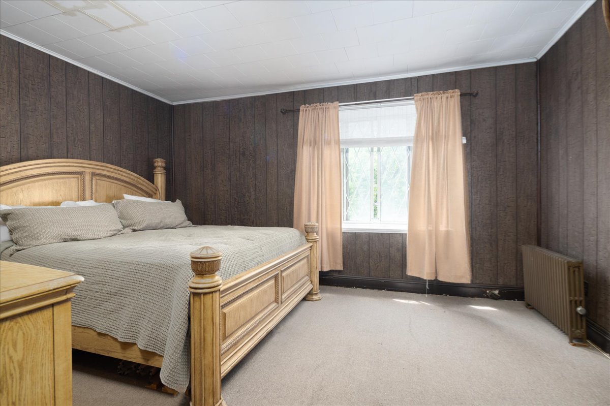 Maspeth, New York, 11378, United States, 4 Bedrooms Bedrooms, ,2 BathroomsBathrooms,Residential,For Sale,1791620