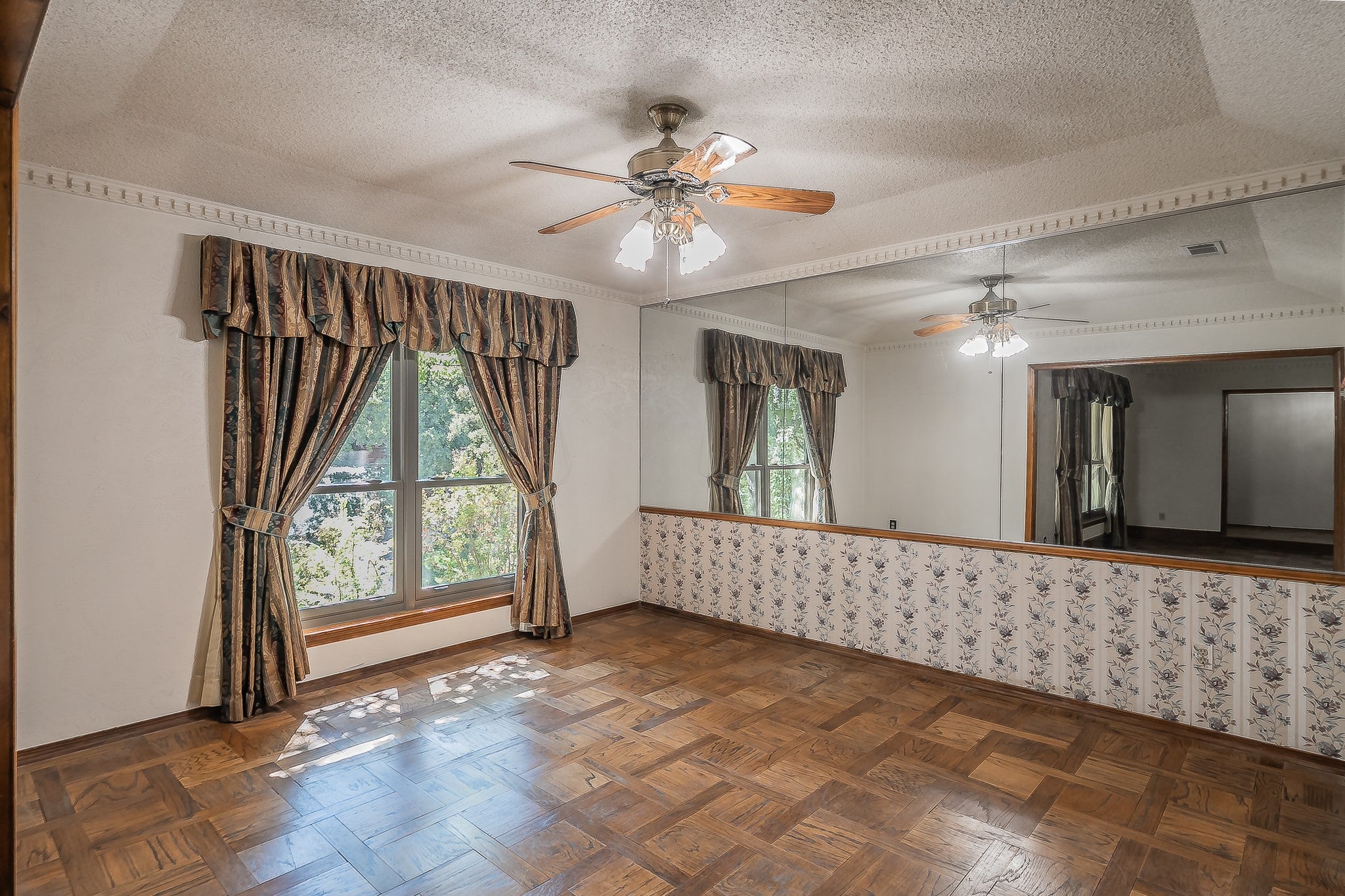 Arlington, Texas, 76012, United States, 3 Bedrooms Bedrooms, ,3 BathroomsBathrooms,Residential,For Sale,1976983