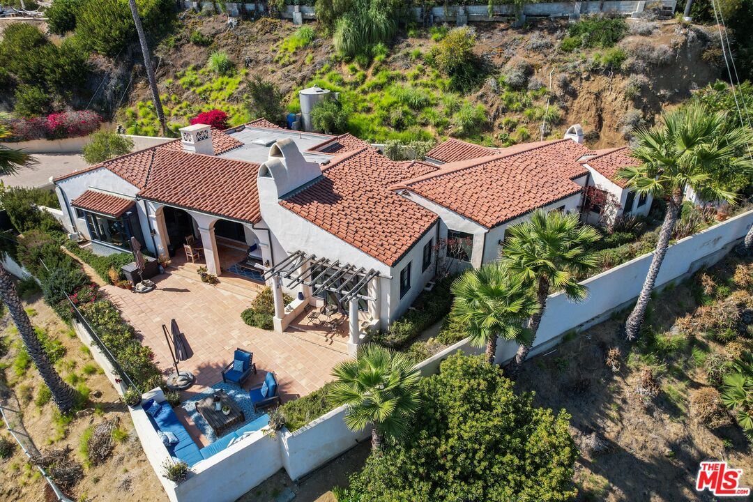 Malibu, California, 90265, United States, 3 Bedrooms Bedrooms, ,4 BathroomsBathrooms,Residential,For Sale,1846867