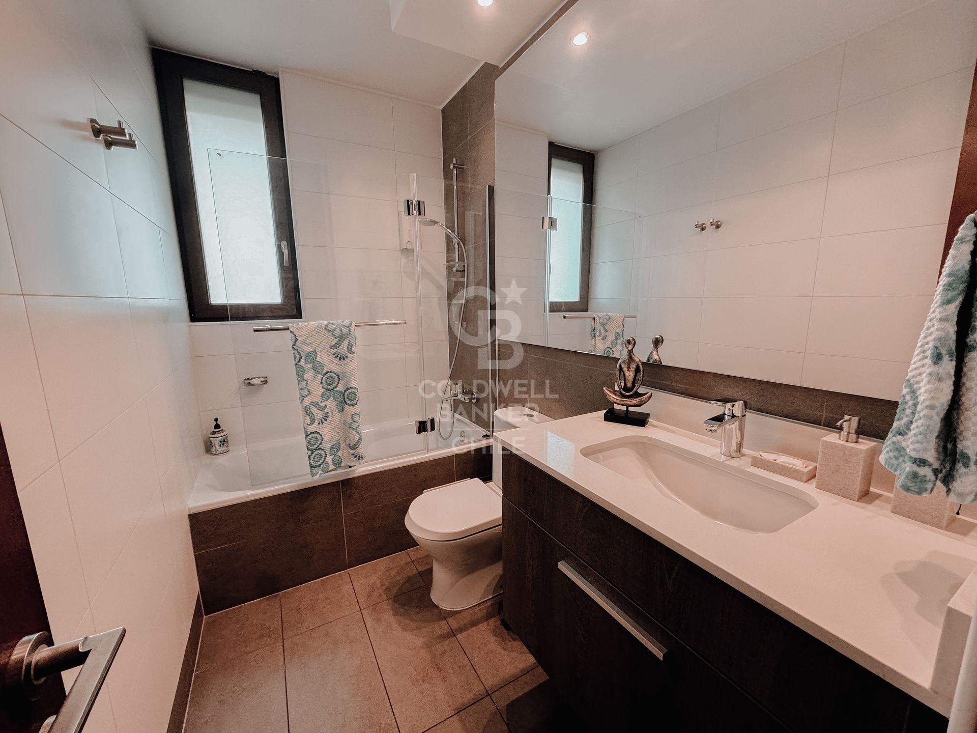 Lo Barnechea, Chile, 4 Bedrooms Bedrooms, ,6 BathroomsBathrooms,Residential,For Sale,1959093
