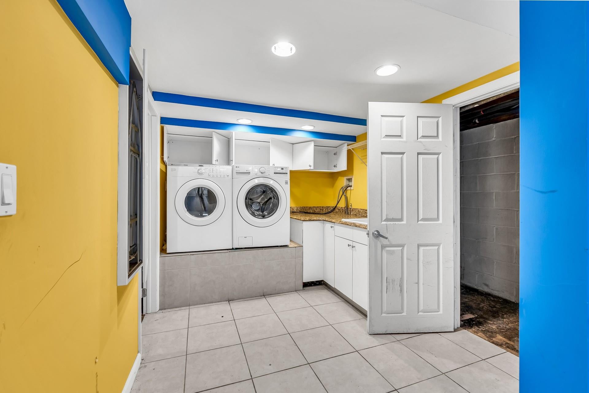 Huntington, New York, 11743, United States, 4 Bedrooms Bedrooms, ,3 BathroomsBathrooms,Residential,For Sale,1895271