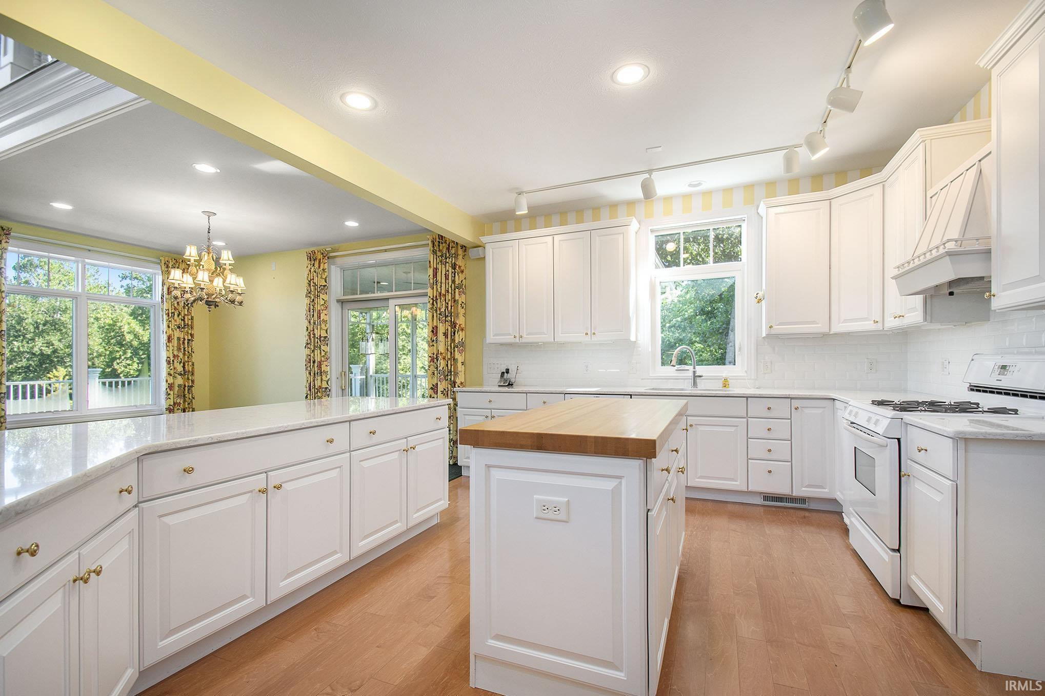 Middlebury, Indiana, 46540, United States, 4 Bedrooms Bedrooms, ,5 BathroomsBathrooms,Residential,For Sale,1943878