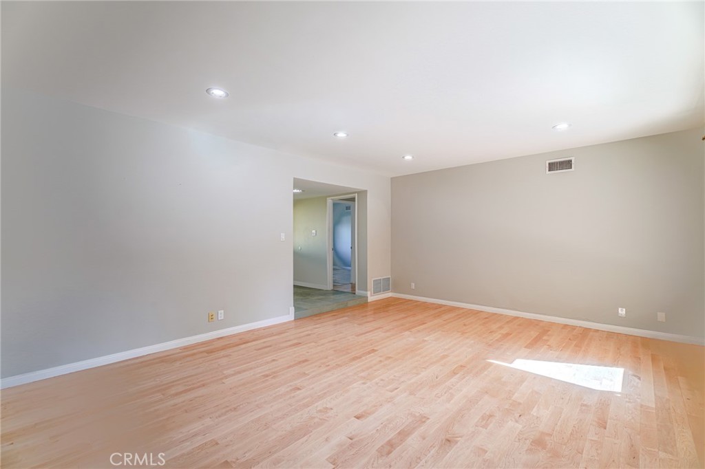 Woodland Hills, California, 91367, United States, 4 Bedrooms Bedrooms, ,3 BathroomsBathrooms,Residential,For Sale,1987508