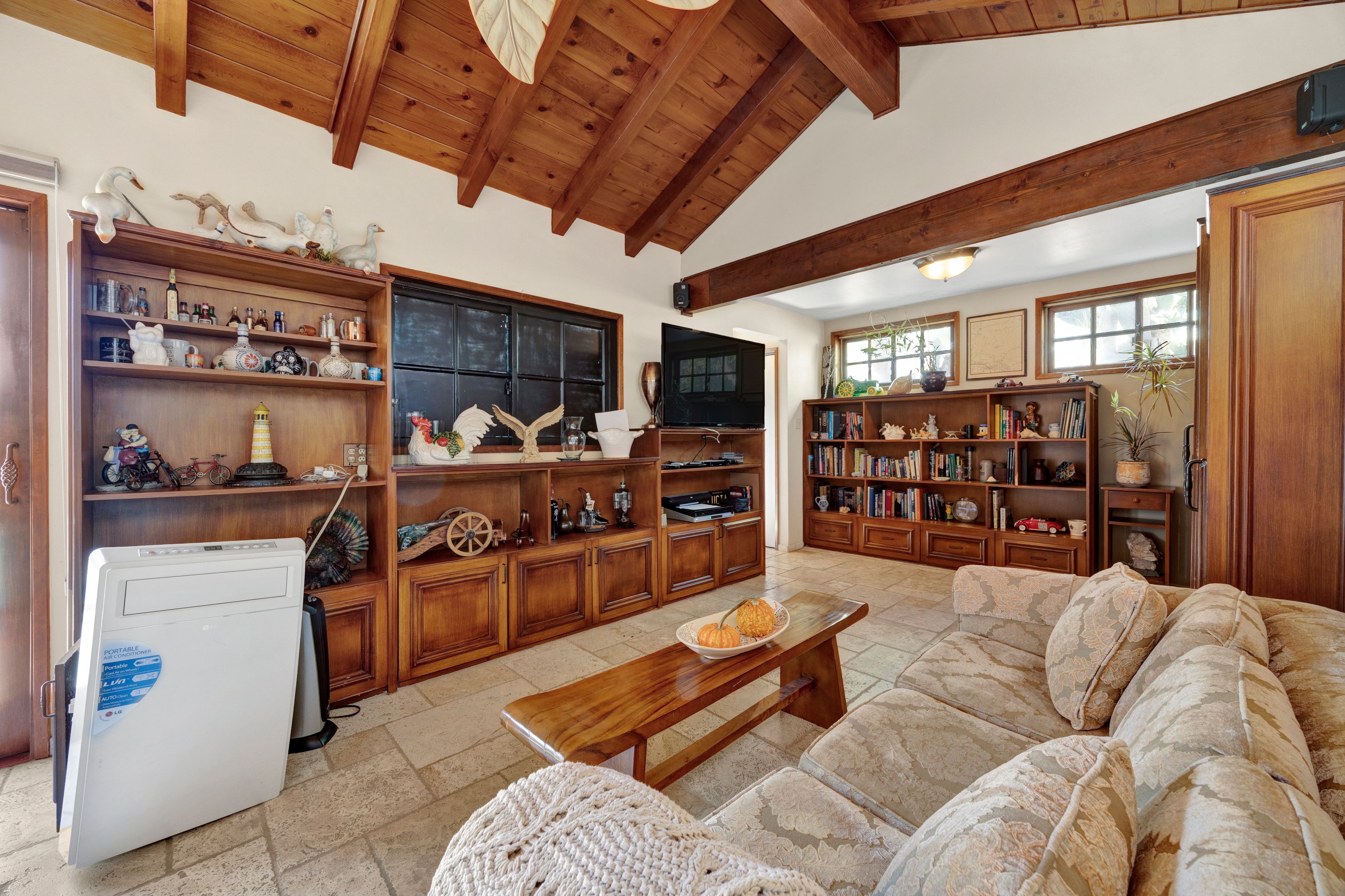  9701 La Canada Way - 物件實景