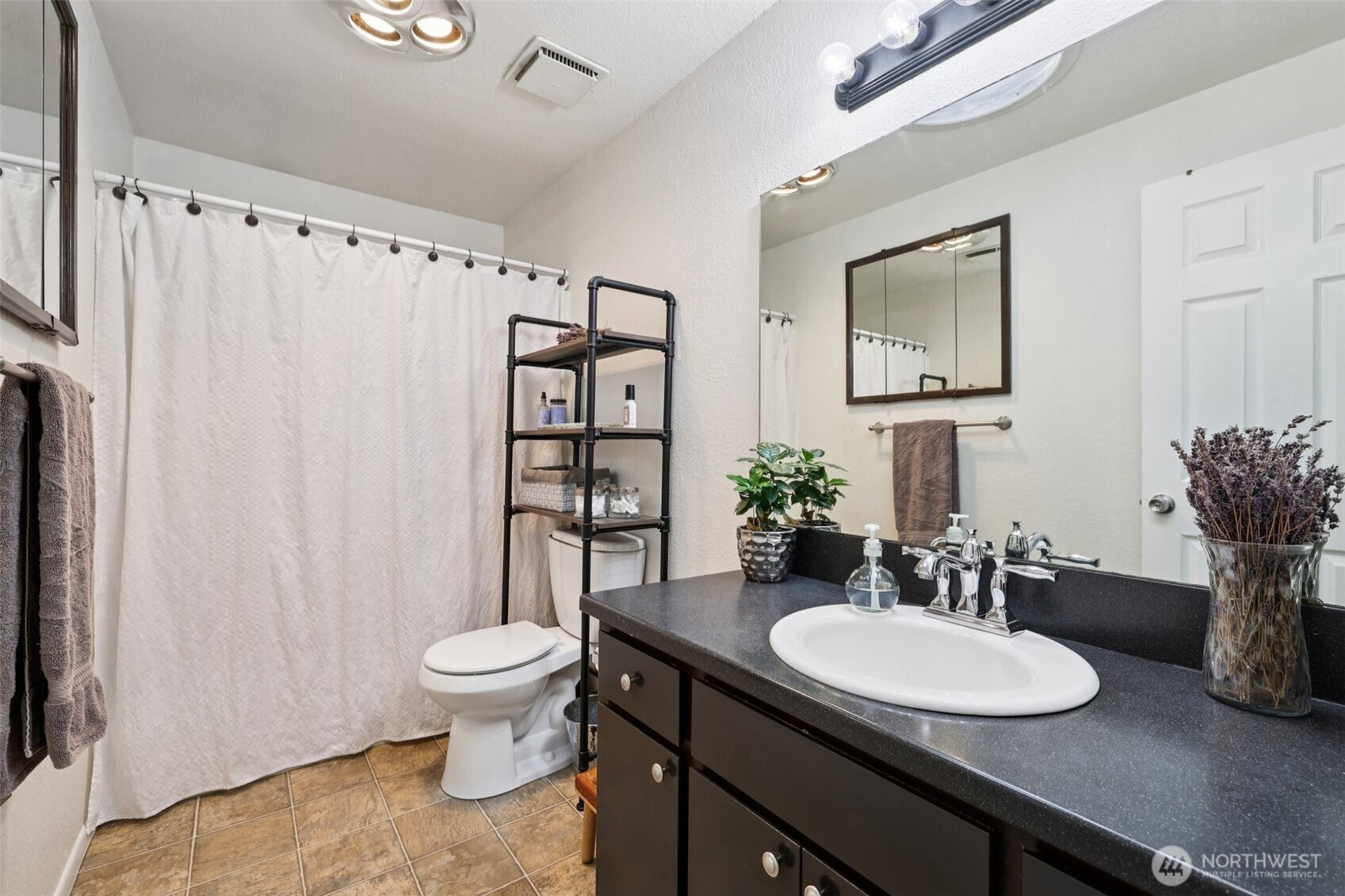 Snohomish, Washington, 98290, United States, 3 Bedrooms Bedrooms, ,1 BathroomBathrooms,Residential,For Sale,1947981
