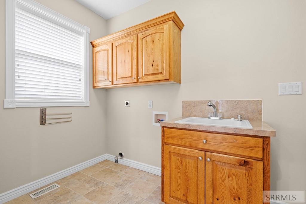 IDAHO FALLS, Idaho, 83402, United States, 5 Bedrooms Bedrooms, ,3 BathroomsBathrooms,Residential,For Sale,1987335