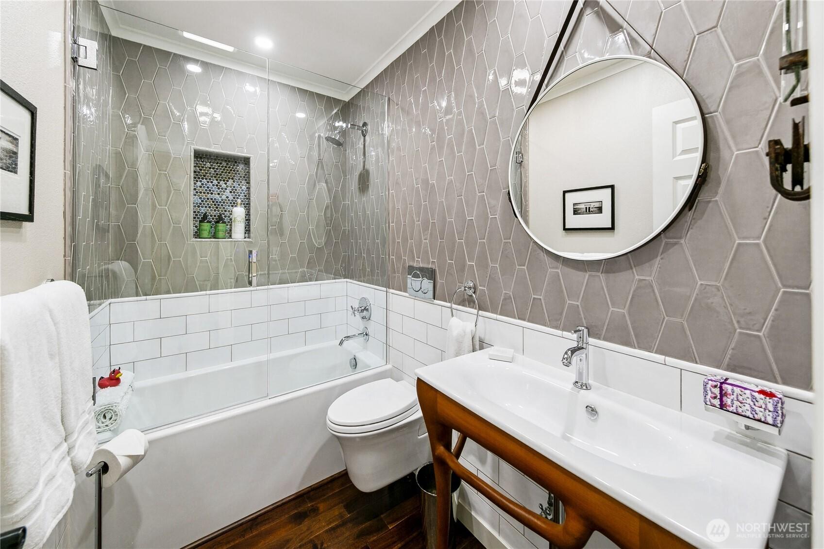 SEATTLE, Washington, 98112, United States, 3 Bedrooms Bedrooms, ,3 BathroomsBathrooms,Residential,For Sale,1875763