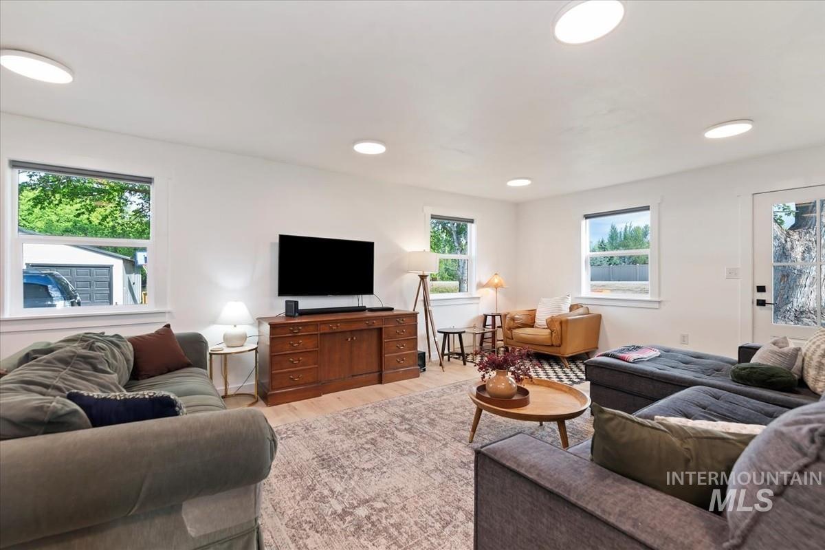Nampa, Idaho, 83687, United States, 3 Bedrooms Bedrooms, ,2 BathroomsBathrooms,Residential,For Sale,1827445