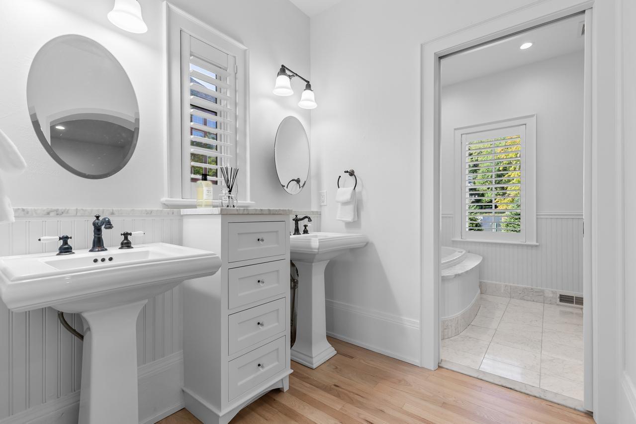 Orono, Minnesota, 55364, United States, 4 Bedrooms Bedrooms, ,4 BathroomsBathrooms,Residential,For Sale,1988176