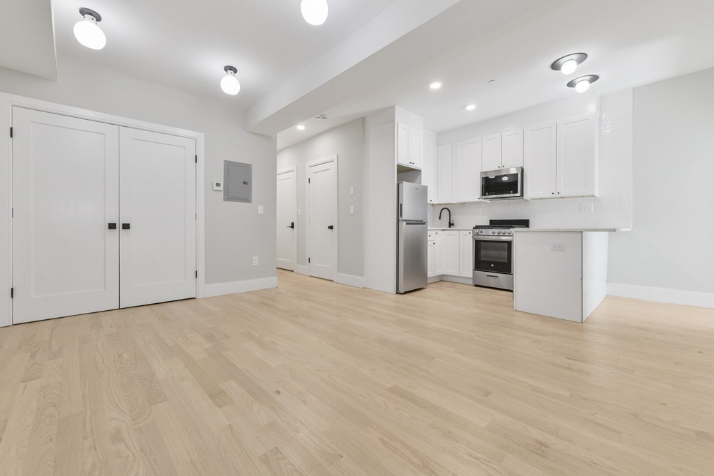 Boston, Massachusetts, 02128, United States, 2 Bedrooms Bedrooms, ,2 BathroomsBathrooms,Residential,For Sale,1872160