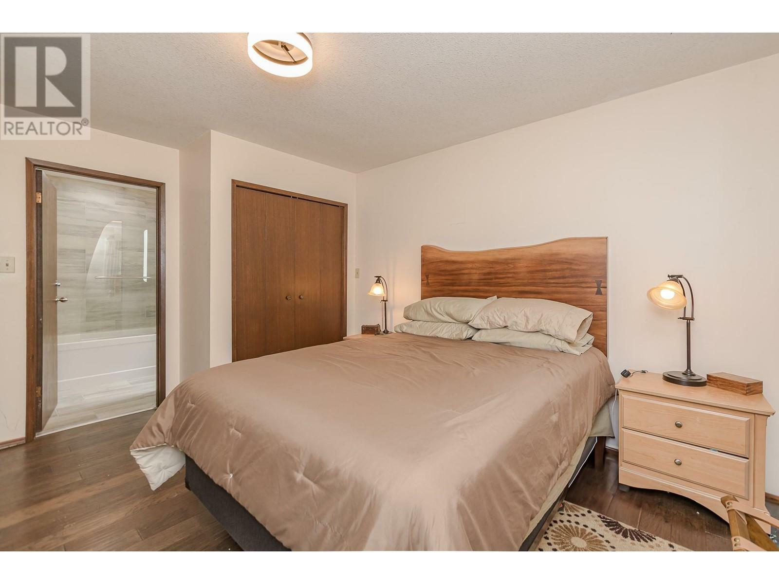 SICAMOUS, British Columbia, V0E 2V1, CA, 3 Bedrooms Bedrooms, ,3 BathroomsBathrooms,Residential,For Sale,1837122