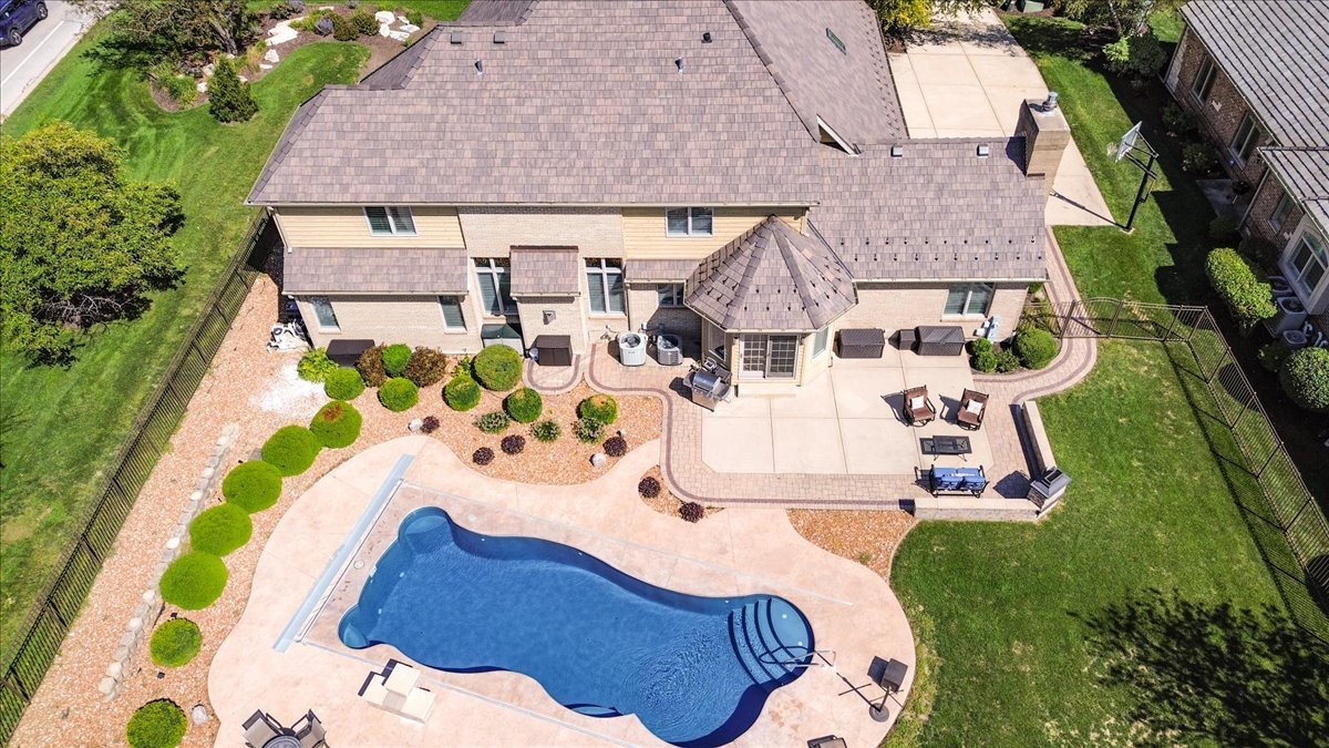 Shorewood, Illinois, 60404, United States, 4 Bedrooms Bedrooms, ,6 BathroomsBathrooms,Residential,For Sale,1933443