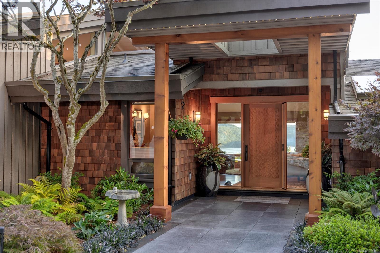 CENTRAL SAANICH, British Columbia, V8M 1S2, CA, 3 Bedrooms Bedrooms, ,4 BathroomsBathrooms,Residential,For Sale,1947352