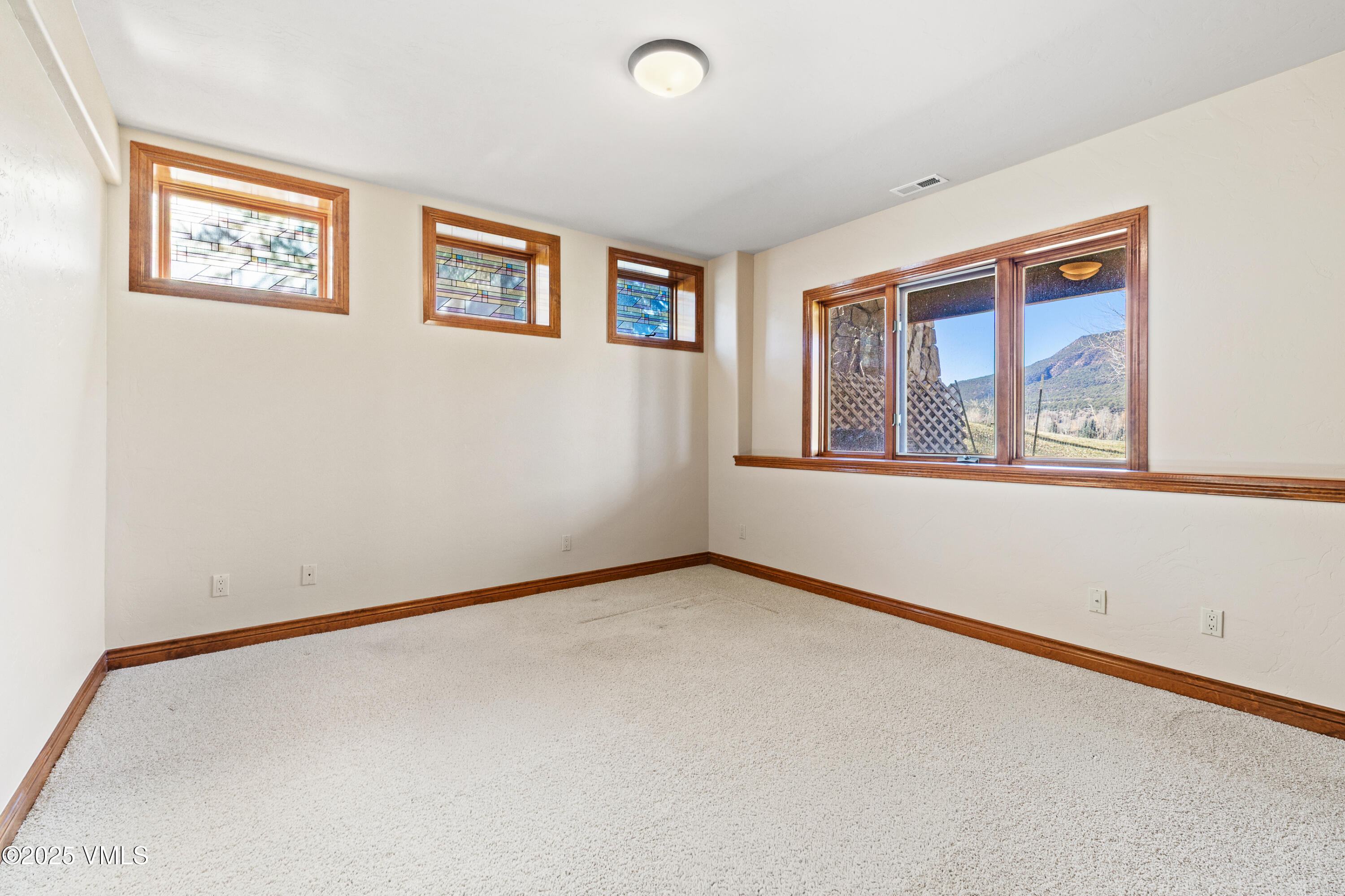 Gypsum, Colorado, 81637, United States, 6 Bedrooms Bedrooms, ,5 BathroomsBathrooms,Residential,For Sale,1987676